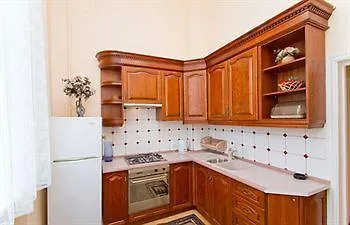 Khreschatyk Business Suites 4*