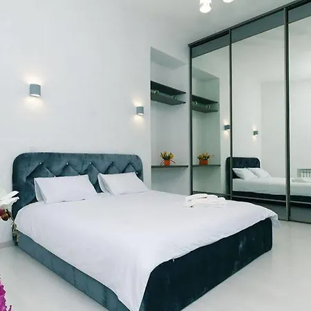 Khreschatyk Business Suites Hotel 4*